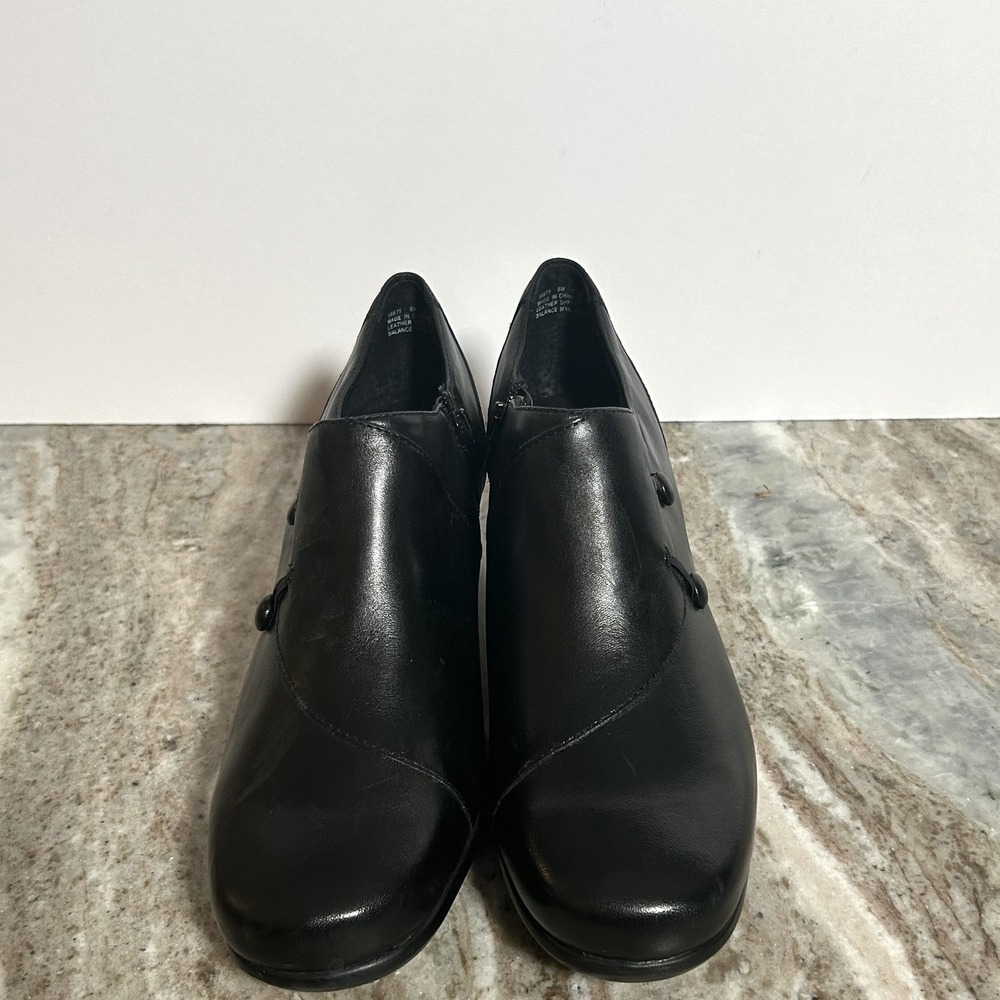 Clarks Women's Size 8M Side Buttons Side ZipBootie Shoes Black Leather.